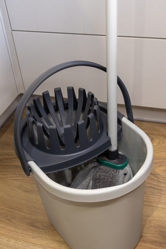 Set Mop Eco RUBI EGO cu Microfibră și Mâner Reglabil, cu Bandă de Frecare POWER SCRUB