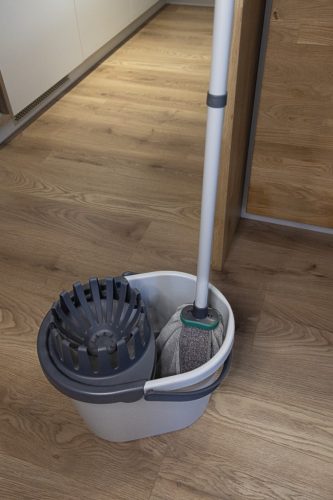 Set Mop Eco RUBI EGO cu Microfibră și Mâner Reglabil, cu Bandă de Frecare POWER SCRUB