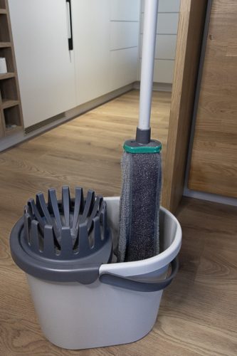 Set Mop Eco RUBI EGO cu Microfibră și Mâner Reglabil, cu Bandă de Frecare POWER SCRUB